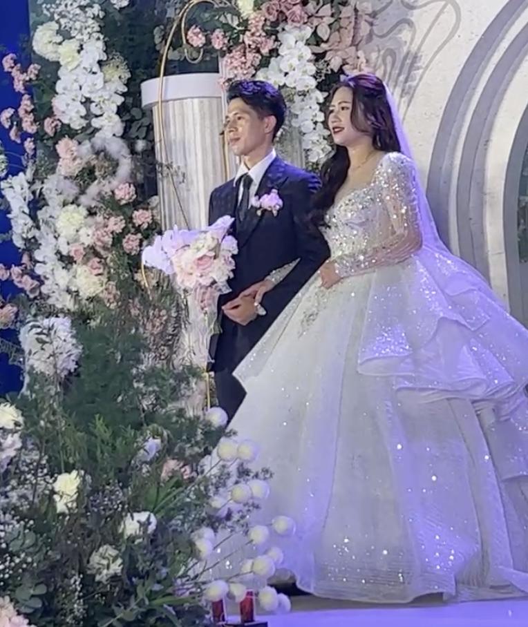 Dàn tuyển thủ Việt Nam bảnh bao mừng cưới Đình Trọng, Duy Mạnh gây chú ý-4