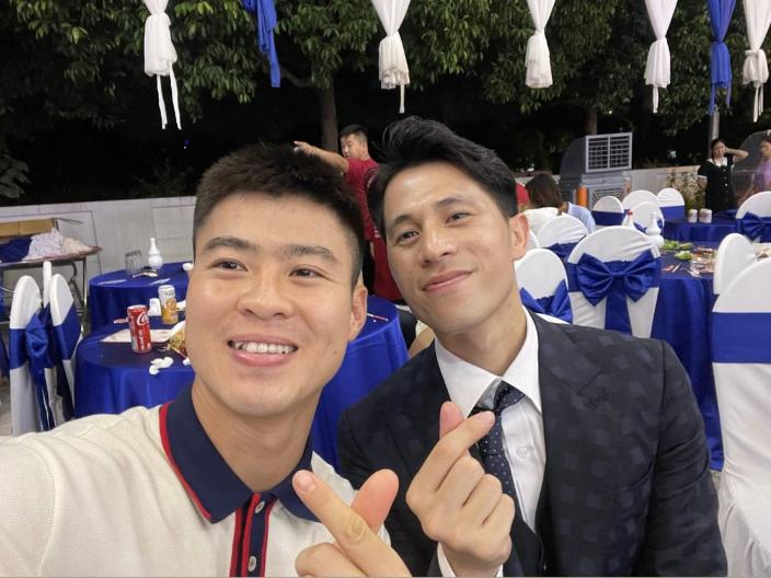 Dàn tuyển thủ Việt Nam bảnh bao mừng cưới Đình Trọng, Duy Mạnh gây chú ý-1