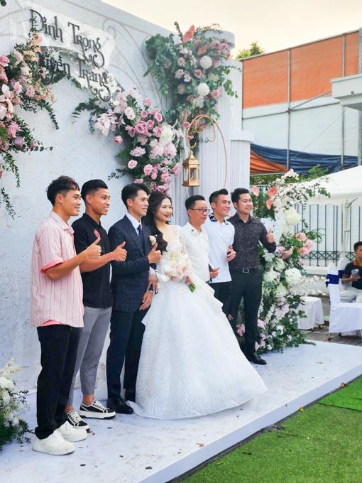 Dàn tuyển thủ Việt Nam bảnh bao mừng cưới Đình Trọng, Duy Mạnh gây chú ý-5