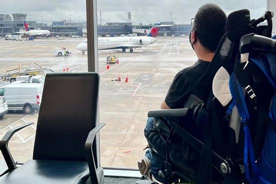 Máy bay phải quay đầu về nhà ga vì bỏ quên hành khách