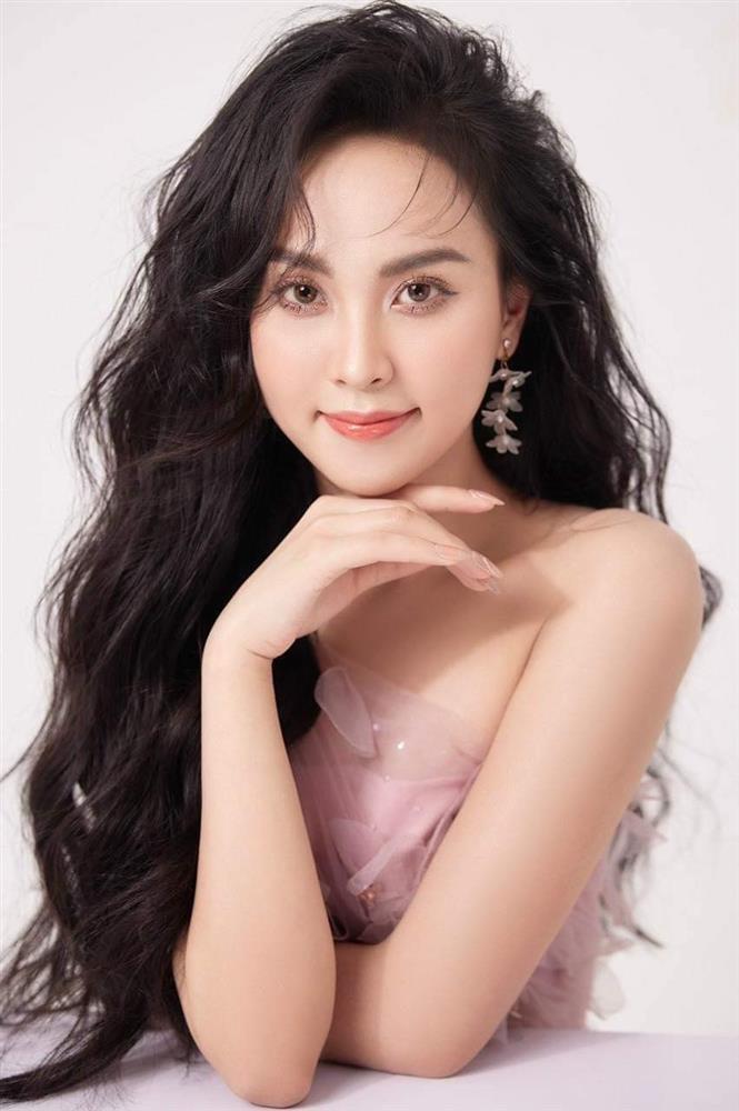 MC Diệu Ngân: Sau khung hình hào nhoáng là phiên bản trầy da tróc vẩy-6