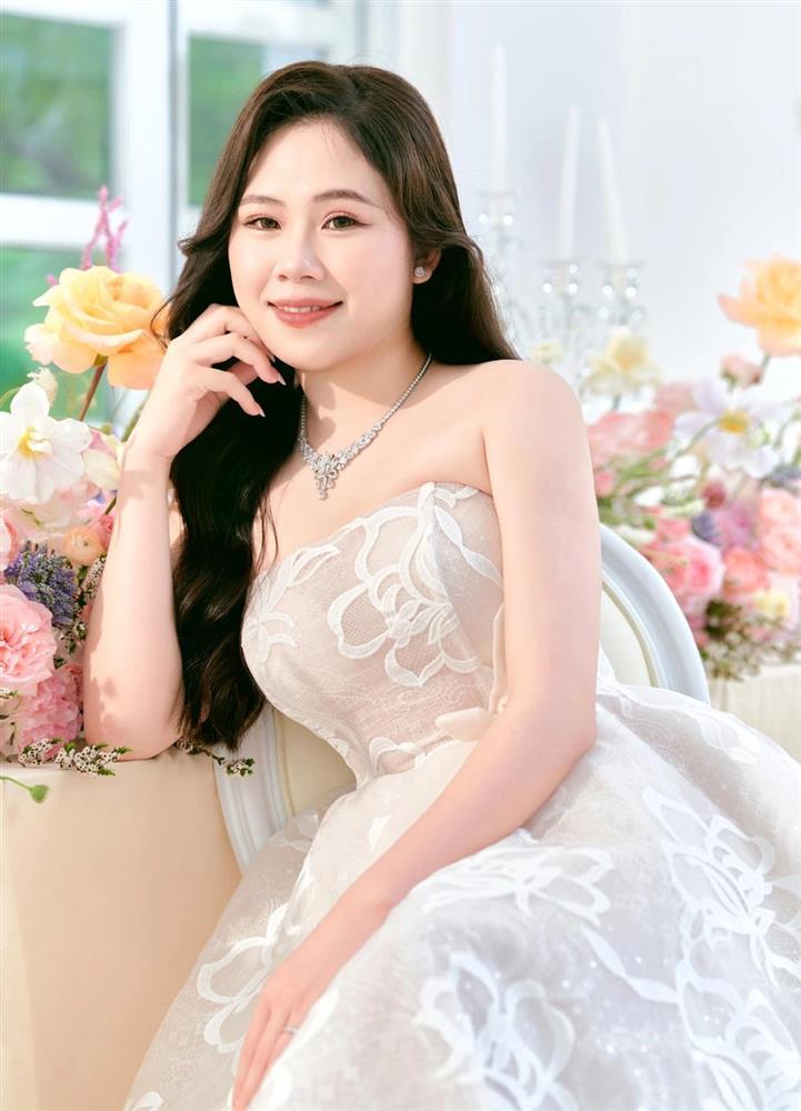 Vợ mới cưới xinh đẹp, yêu 8 năm của cầu thủ Trần Đình Trọng-3