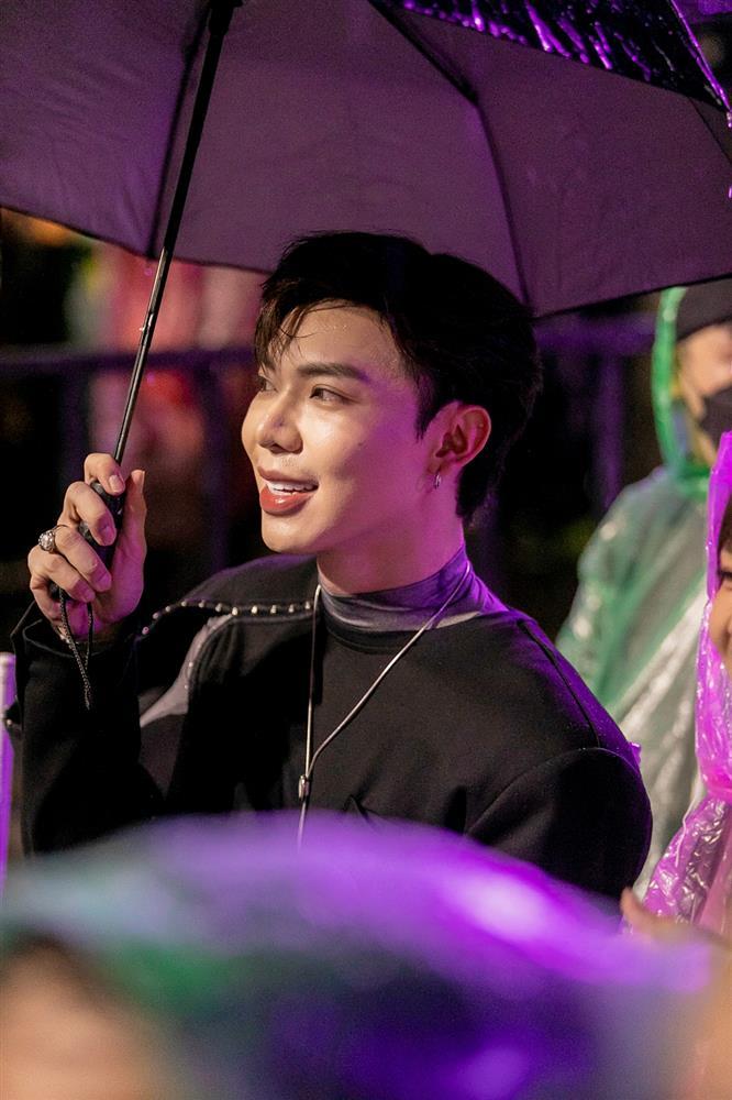 Dàn sao Việt cùng 3.000 khán giả đội mưa xem Phương Mỹ Chi hát-7