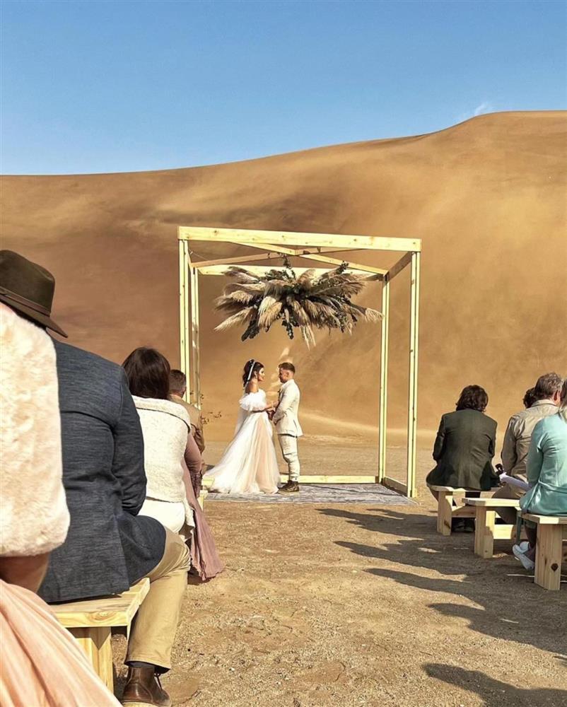 Hoa hậu có vẻ đẹp vượt thời gian cưới bạn trai blogger-2