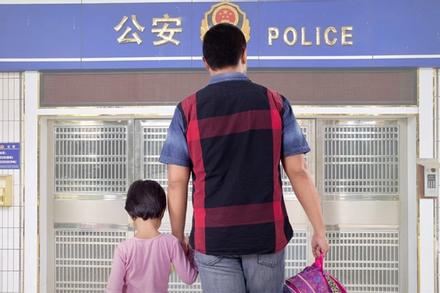 Trung Quốc: Giả mạo kết quả ADN, lén cho 'con gái' vào hộ khẩu để đi học