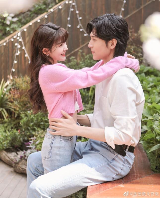 Phim ngôn tình thần tượng bị chỉ trích vì cảnh phim và lời thoại 18+-7