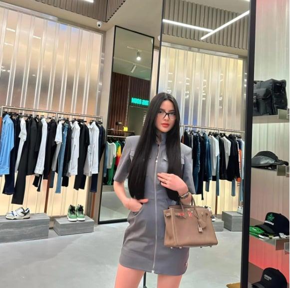 Quang Hải cầm túi nửa tỷ, mua sắm không tiếc tay cho Chu Thanh Huyền-2