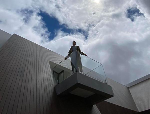 Biệt thự siêu chất của nữ ca sĩ bị chồng dìm hàng không thương tiếc-14