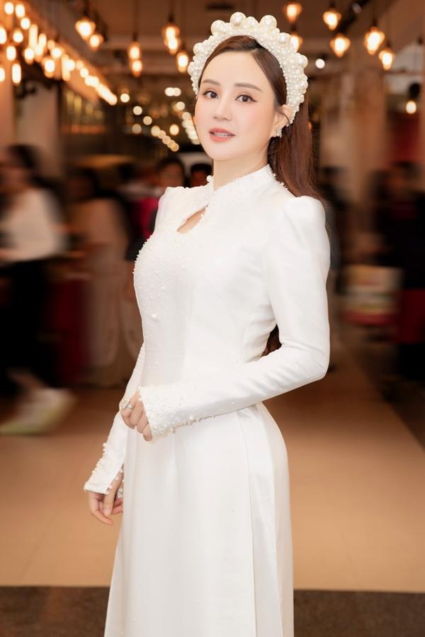 Vy Oanh lộ diện sau loạt ảnh gây tranh cãi trông giống chị Hằng-1