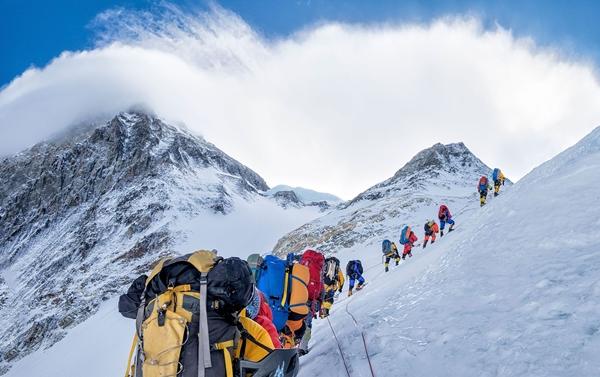 Chuyện ly kỳ về người đàn ông tưởng bỏ mạng trên đỉnh Everest-2