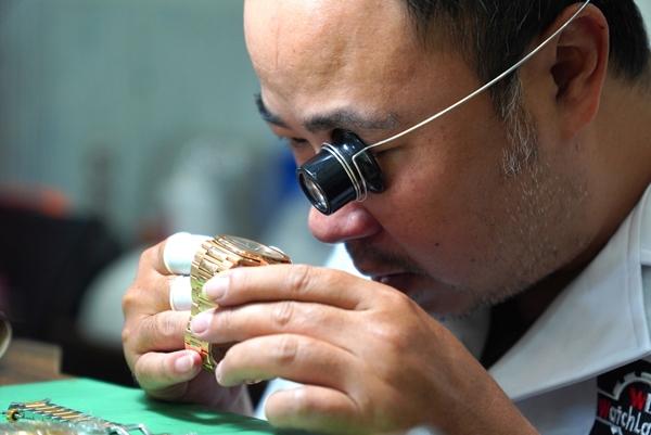 Nghề spa cho những chiếc đồng hồ tiền tỷ-3