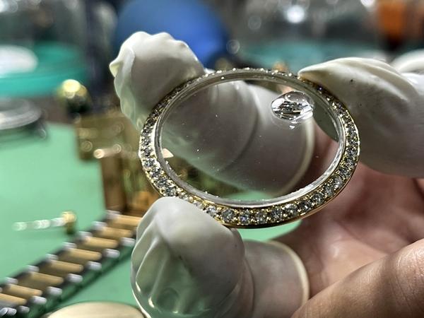 Nghề spa cho những chiếc đồng hồ tiền tỷ-7