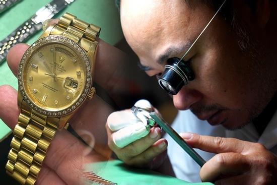 Nghề 'spa' cho những chiếc đồng hồ tiền tỷ