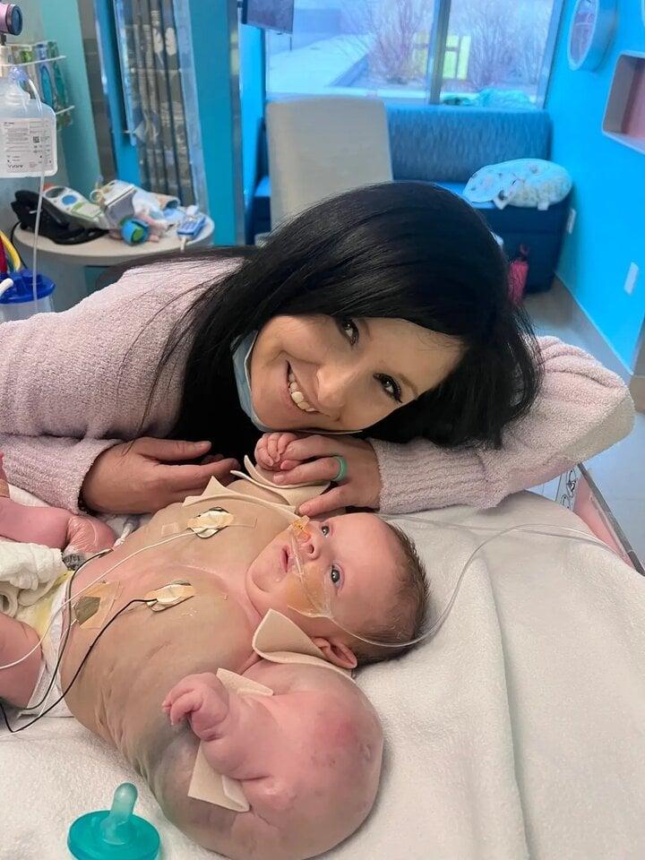 Bé gái 9 tháng tuổi có thân thể như vận động viên thể hình-4