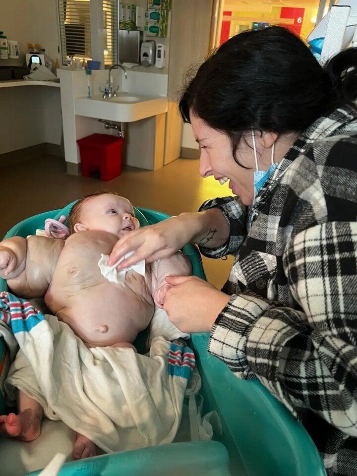 Bé gái 9 tháng tuổi có thân thể như vận động viên thể hình-6