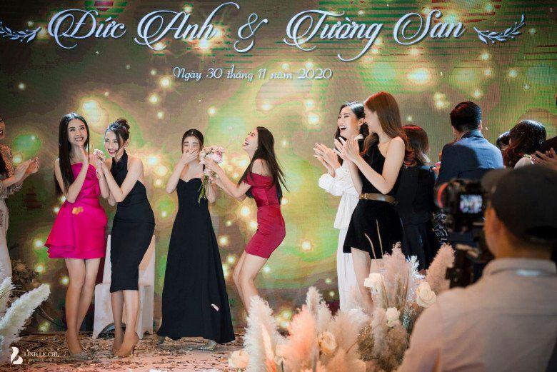 Mỹ nữ nghìn năm có một Tiểu Vy đi ăn cưới toàn mặc váy xẻ đến hông-8