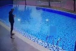 Bé gái 4 tuổi chết đuối trong bể bơi, người anh con mẹ kế thản nhiên đứng nhìn