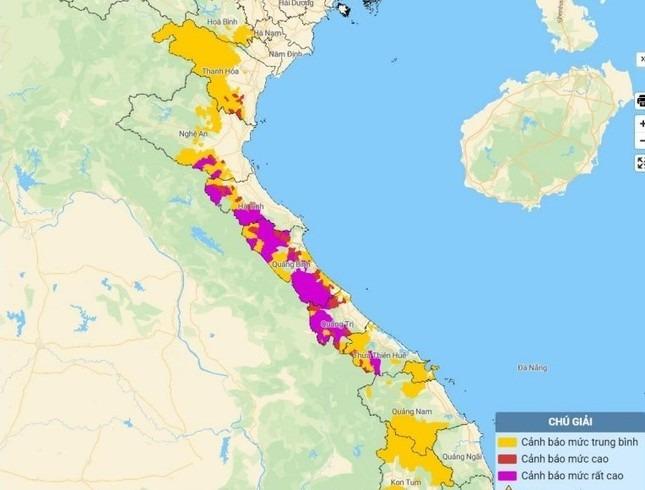 Lũ đang lên ở miền Trung, nguy cơ sạt lở đất nhiều nơi-2