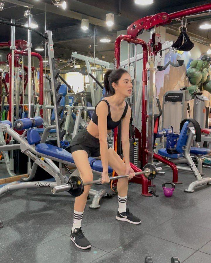 Mai Davika từng bị chê gầy, giờ đẹp quyến rũ-5