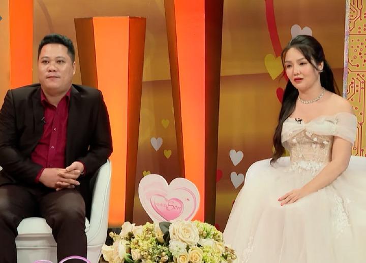 Người phụ nữ xinh đẹp khuyết một tay được chồng coi như của báu-3