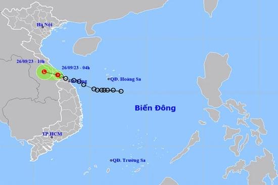 Áp thấp nhiệt đới đổ bộ Quảng Trị - Thừa Thiên Huế, miền Trung mưa xối xả