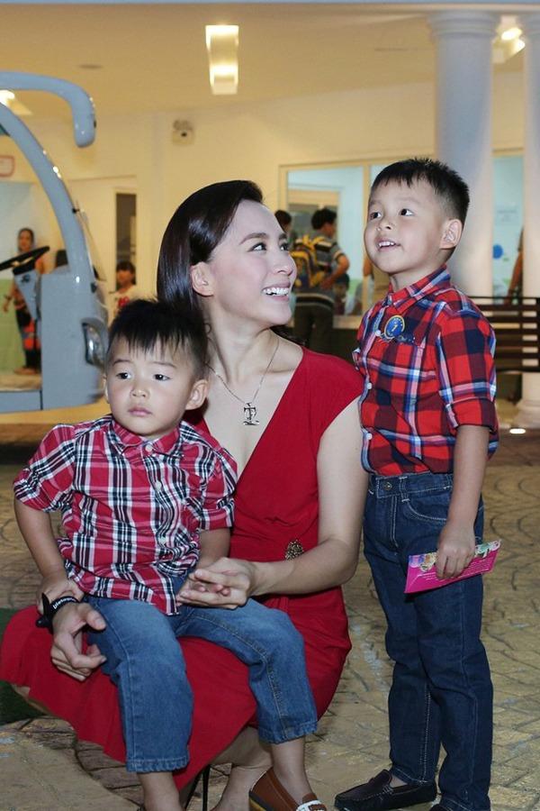 Chồng doanh nhân hơn vợ 19 tuổi của Á hậu Dương Trương Thiên Lý: Gia thế khủng, tài sản không đếm xuể-4