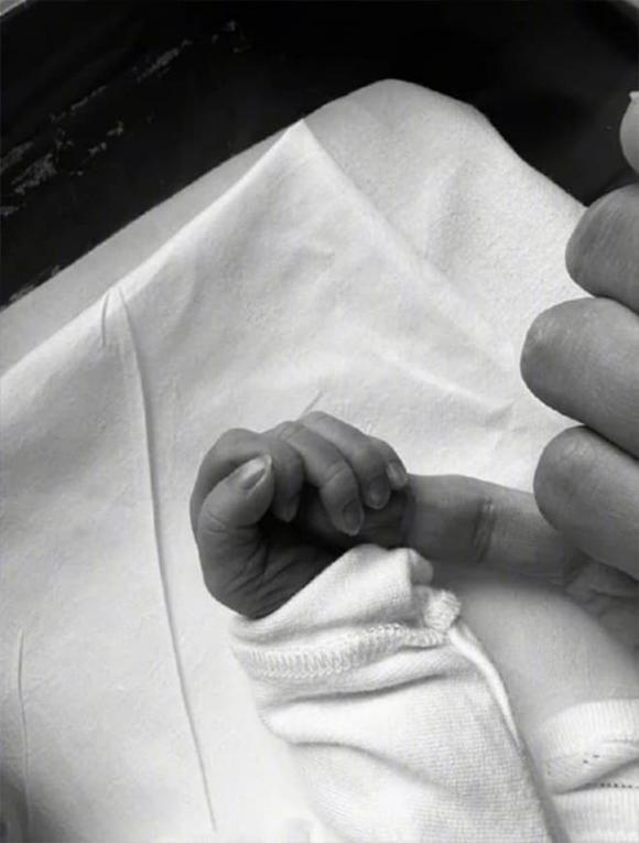 Song Joong Ki phản ứng khi vợ bị khán giả Hàn Quốc chê vô trách nhiệm-2