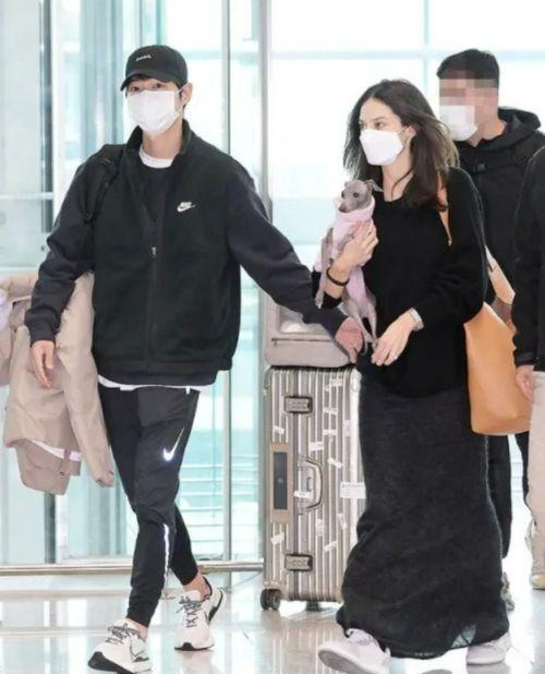 Song Joong Ki phản ứng khi vợ bị khán giả Hàn Quốc chê vô trách nhiệm-1