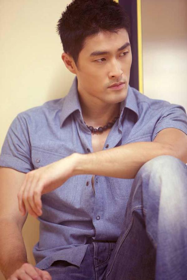 Johnny Trí Nguyễn có chế độ ăn như thế nào mà hụt cân đến mức fan hốt hoảng còn đâu trai đẹp một thời?-1