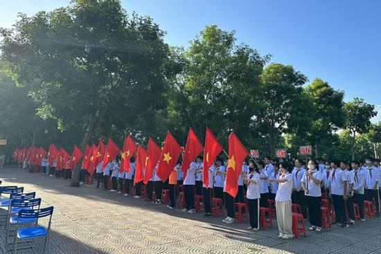 Bị làm lộ 'bí mật riêng tư', nữ lớp trưởng đánh bạn