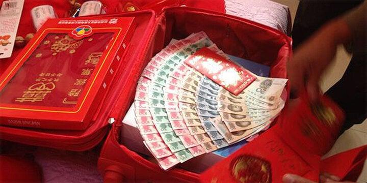 Liên tục tổ chức đám cưới cho con trai để nhận quà, giám đốc bị bắt-1