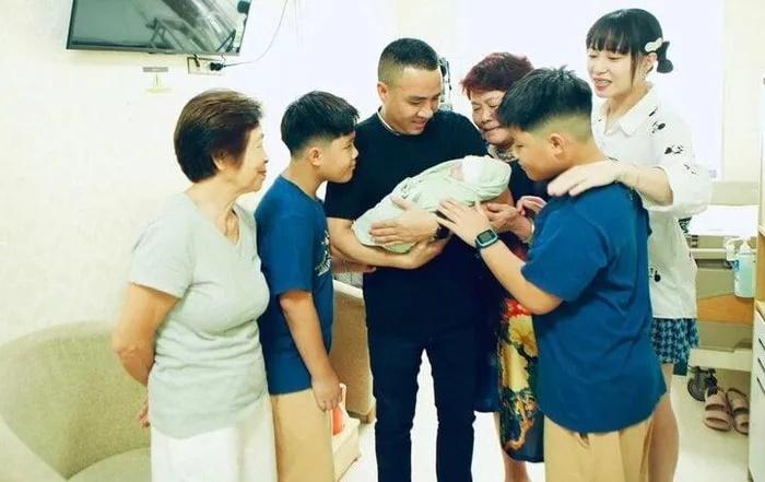 MC Chúng Tôi Là Chiến Sĩ sinh con thứ 3 ở tuổi 38-3