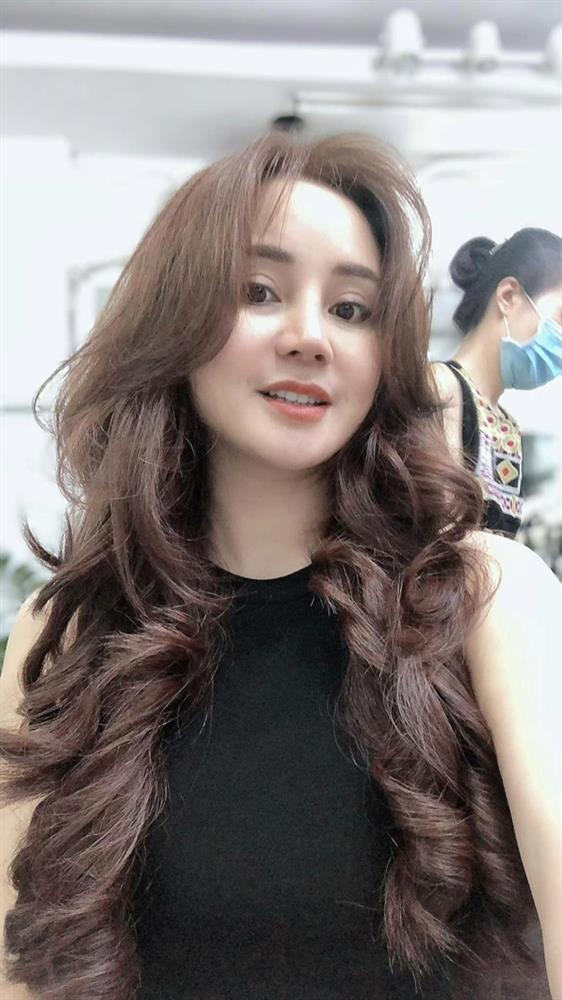 Vy Oanh: Nhan sắc thời mới vào nghề khác xa hiện tại ra sao?-8