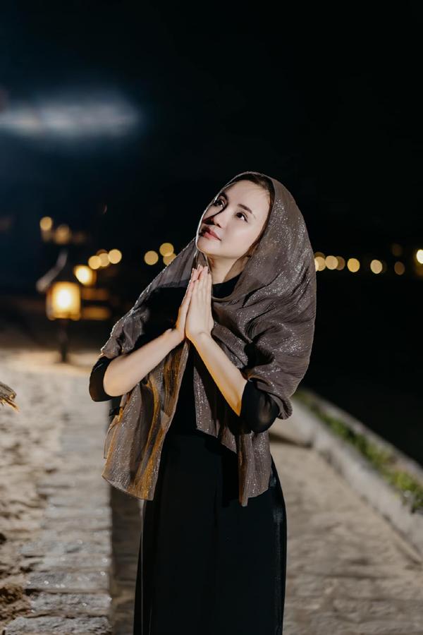 Vy Oanh: Nhan sắc thời mới vào nghề khác xa hiện tại ra sao?-9