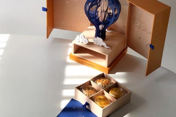 Loạt tiệm bánh Trung thu nức tiếng, khách đội mưa, xếp hàng xuyên đêm chờ mua-5