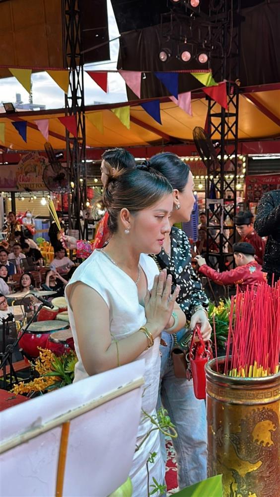 Giỗ Tổ sân khấu 2023: Hoài Lâm gặp lại cha nuôi Hoài Linh-5