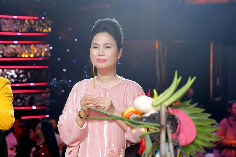 Giỗ Tổ sân khấu 2023: Hoài Lâm gặp lại cha nuôi Hoài Linh-11