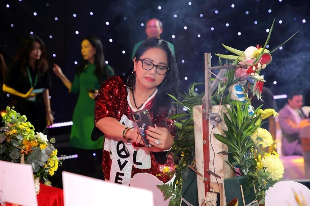 Giỗ Tổ sân khấu 2023: Hoài Lâm gặp lại cha nuôi Hoài Linh-12