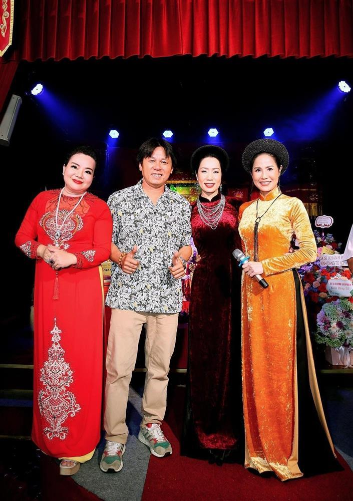 Giỗ Tổ sân khấu 2023: Hoài Lâm gặp lại cha nuôi Hoài Linh-15