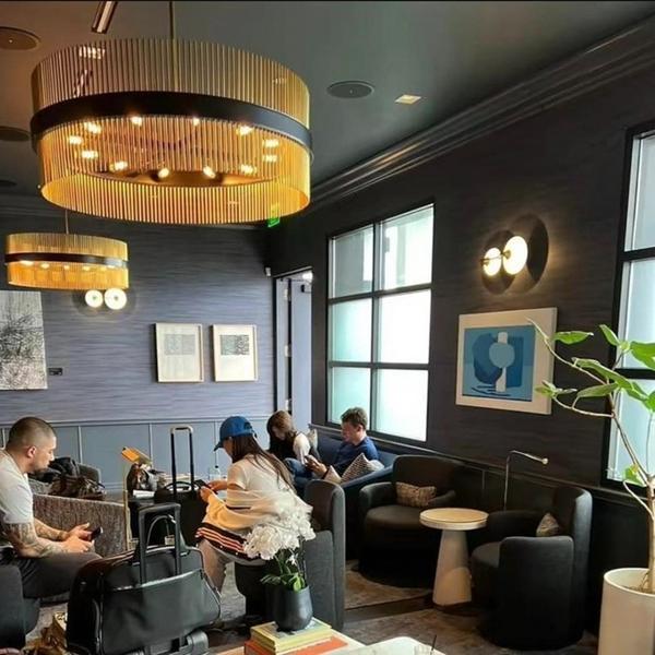 Bạn trai tỷ phú cho dàn vệ sĩ đón Lisa (BlackPink) ở sân bay-2