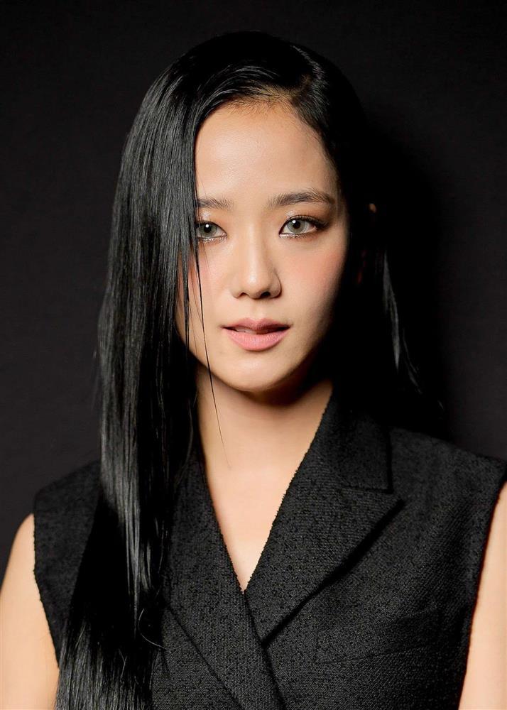 Ảnh không qua chỉnh sửa gây tranh luận giữa Jisoo (BlackPink) và Địch Lệ Nhiệt Ba-8