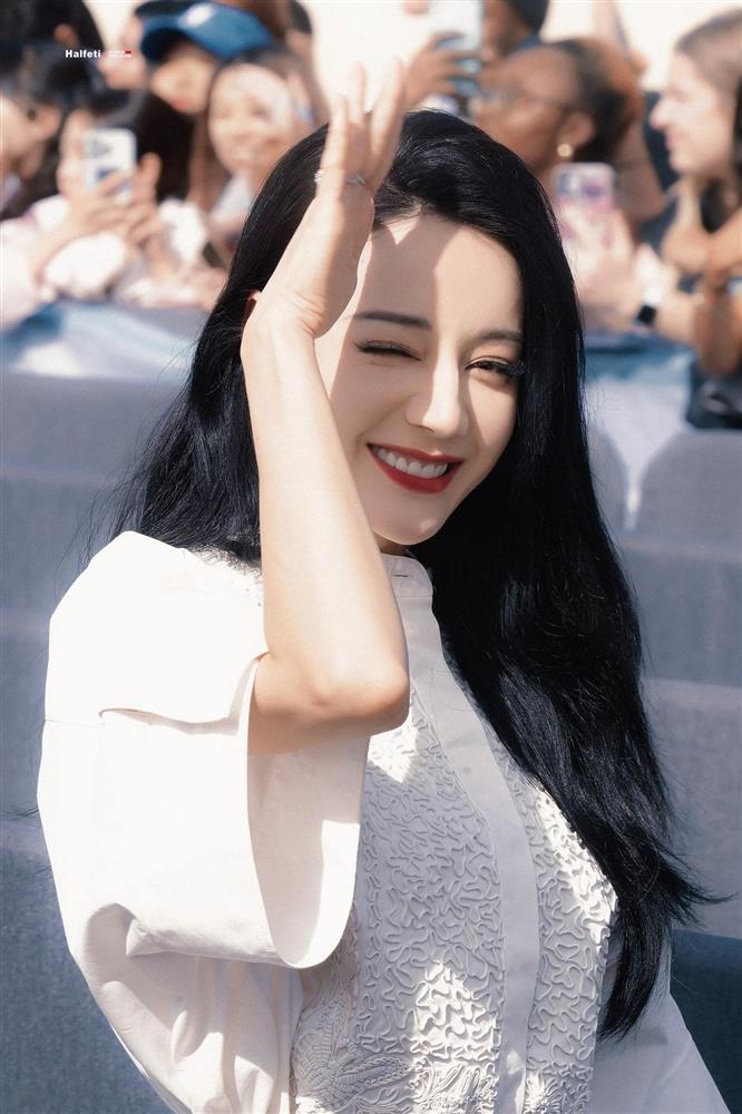 Ảnh không qua chỉnh sửa gây tranh luận giữa Jisoo (BlackPink) và Địch Lệ Nhiệt Ba-5