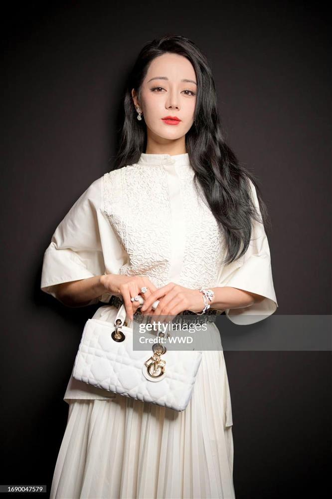 Ảnh không qua chỉnh sửa gây tranh luận giữa Jisoo (BlackPink) và Địch Lệ Nhiệt Ba-6