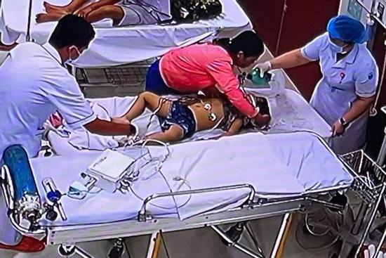 Vụ ngạt nước trong hồ cảnh quan chung cư: Bé gái 5 tuổi không qua khỏi