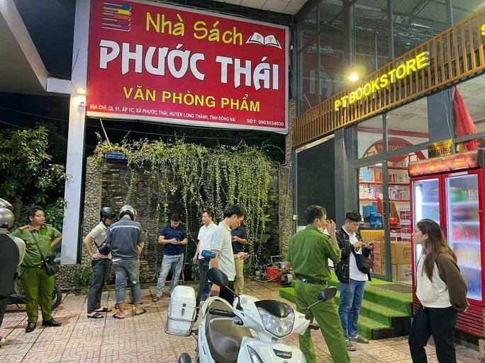 Bắt kẻ cướp dùng súng xông vào nhà sách ở Đồng Nai-2