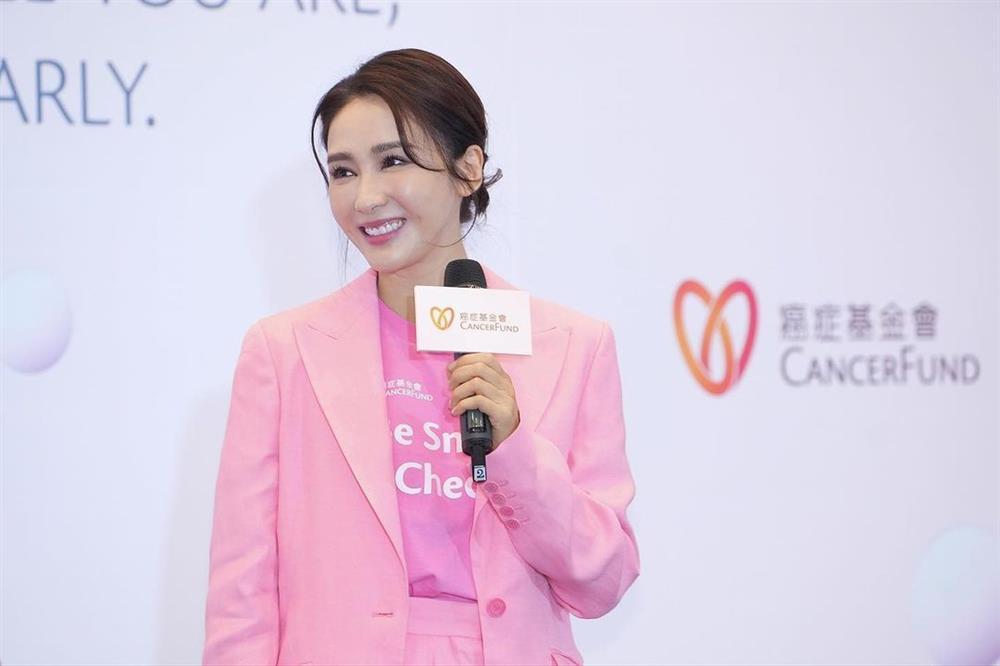 Lê Tư 52 tuổi nhưng được khen như 30-4