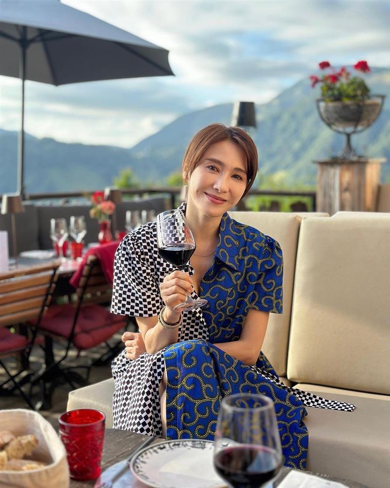 Lê Tư 52 tuổi nhưng được khen như 30-7