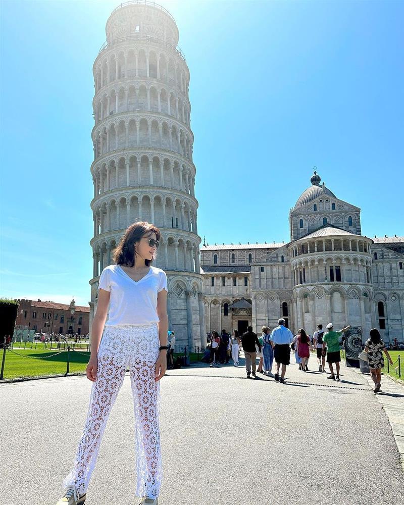 Lê Tư 52 tuổi nhưng được khen như 30-8