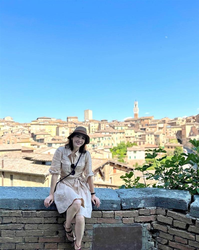 Lê Tư 52 tuổi nhưng được khen như 30-9