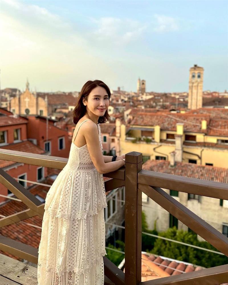 Lê Tư 52 tuổi nhưng được khen như 30-10